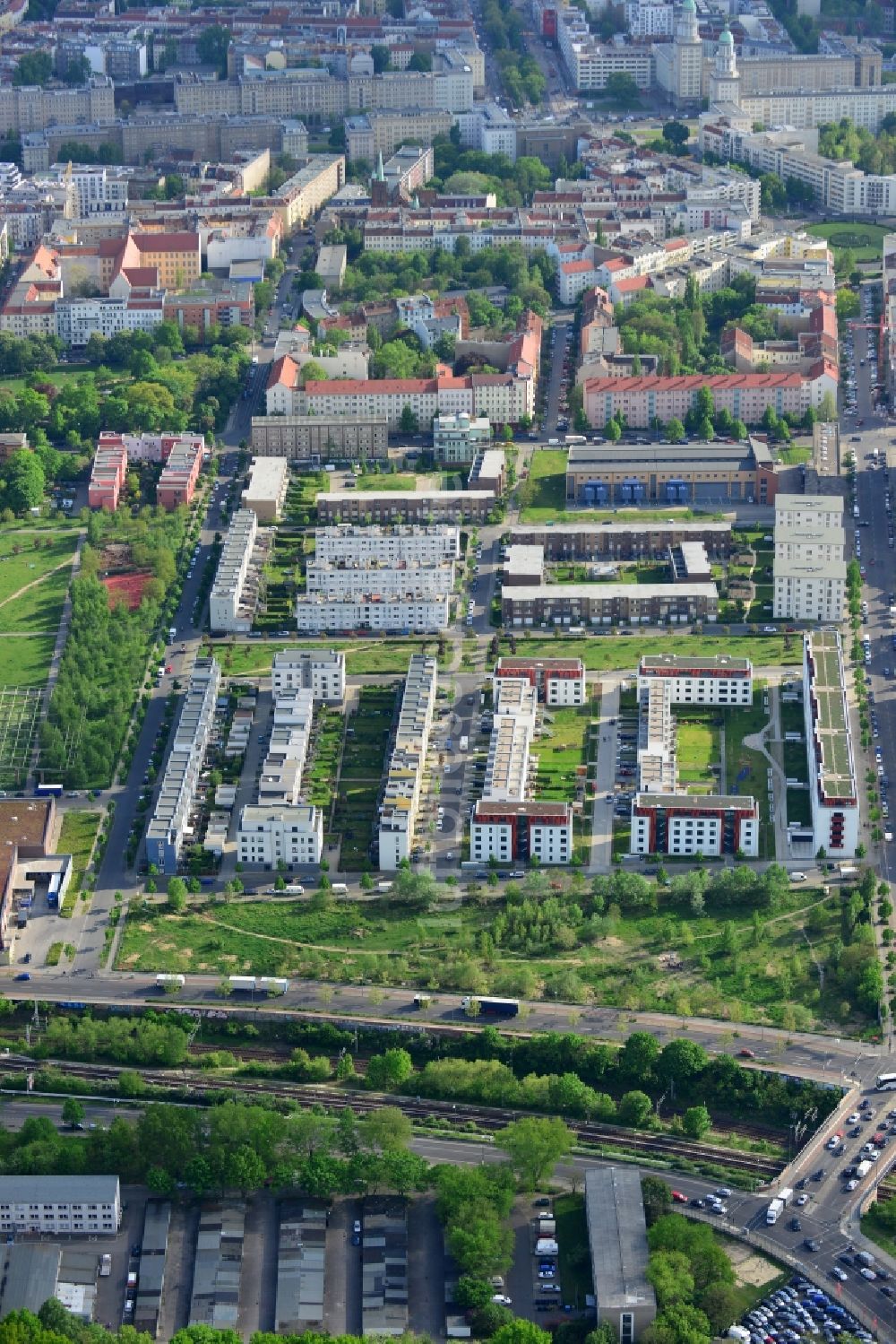 Berlin von oben - Bauland auf dem Stadtenwicklungsgebiet an der Erich-Nelhans-Straße - Hermann-Blankenstein-Straße im Stadtteil Friedrichshain zu Berlin