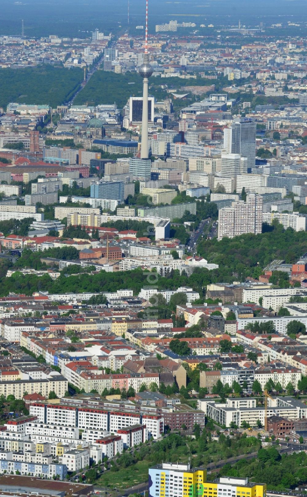 Luftbild Berlin - Bauland auf dem Stadtenwicklungsgebiet an der Erich-Nelhans-Straße - Hermann-Blankenstein-Straße im Stadtteil Friedrichshain zu Berlin