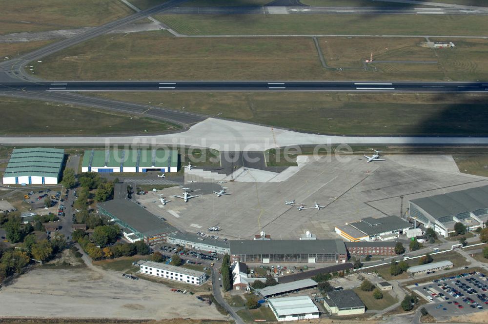 Schönefeld von oben - Baulogistik am Neubaufeld zum Flughafen Berlin-Schönefeld BBI (SXF)