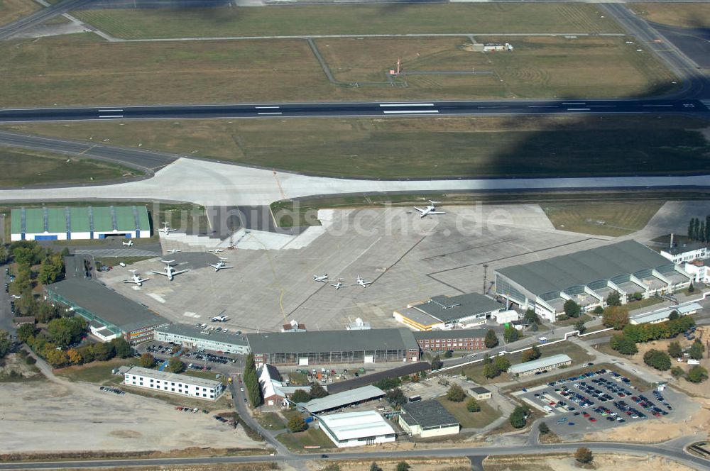 Schönefeld aus der Vogelperspektive: Baulogistik am Neubaufeld zum Flughafen Berlin-Schönefeld BBI (SXF)