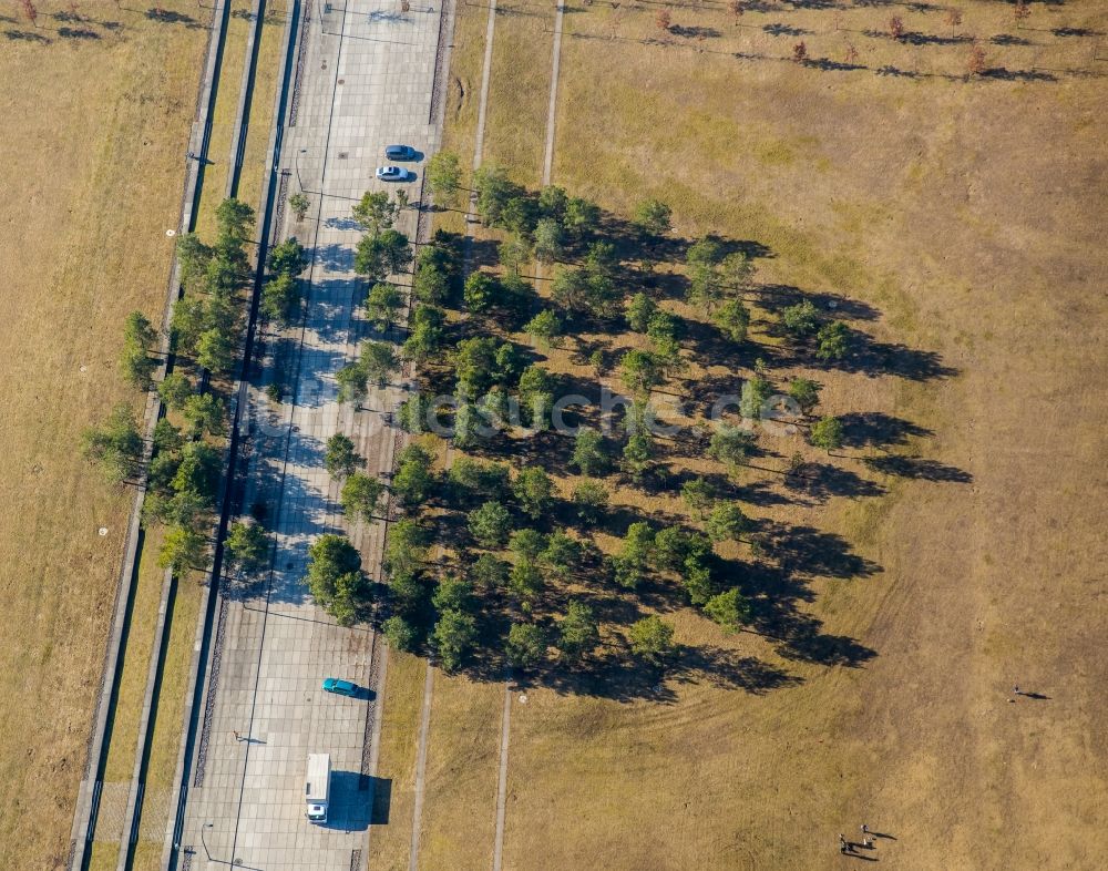 Dortmund aus der Vogelperspektive: Baum- Insel Robert-Schuhmann-Straße im Ortsteil Hörde in Dortmund im Bundesland Nordrhein-Westfalen