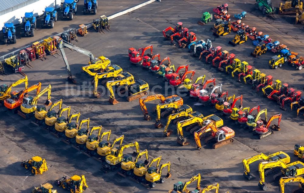 Dormagen von oben - Baumaschinen und Landmaschinen- Lagerfläche der Euro Auctions GmbH im Gewerbegebiet in Dormagen im Bundesland Nordrhein-Westfalen