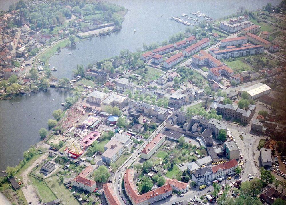 Werder / Havel - BRA aus der Vogelperspektive: Baumblütenfest in Werder / Havel.