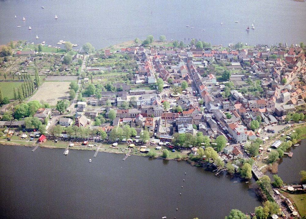 Werder / Havel - BRA von oben - Baumblütenfest in Werder / Havel.