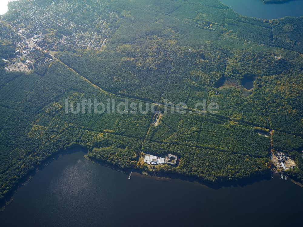 Berlin von oben - Baumspitzen in einem Waldgebiet zwischen Langer See (Dahme) und Großem Müggelsee in Berlin