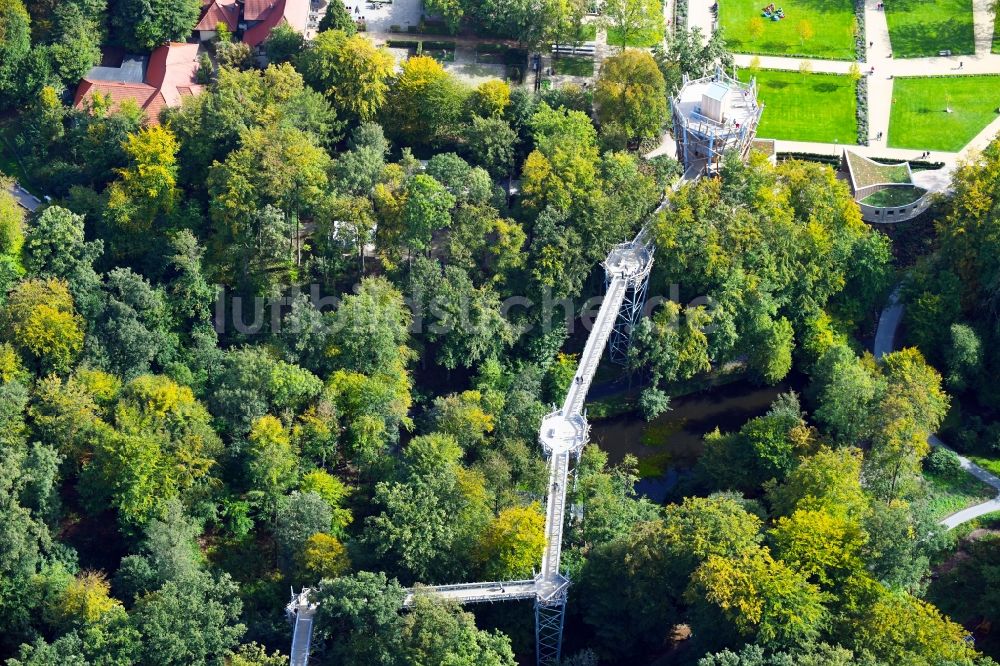 Bad Iburg aus der Vogelperspektive: Baumwipfelpfad und Aussichtsturm der LAGA Landesgartenschau in Bad Iburg im Bundesland Niedersachsen, Deutschland