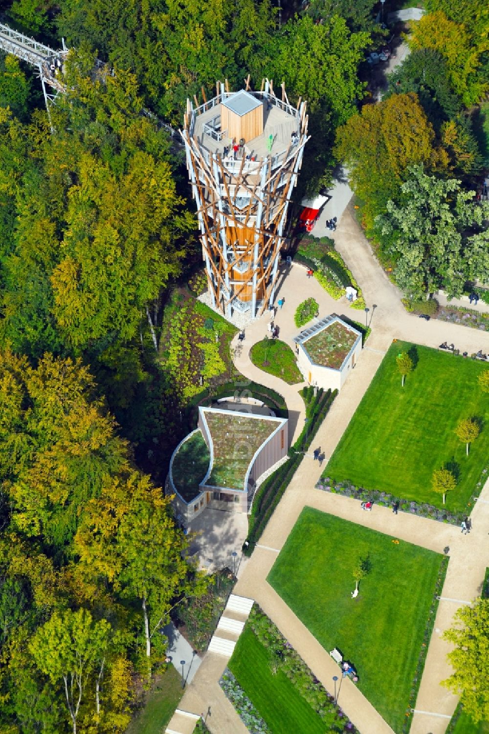 Luftaufnahme Bad Iburg - Baumwipfelpfad und Aussichtsturm der LAGA Landesgartenschau in Bad Iburg im Bundesland Niedersachsen, Deutschland