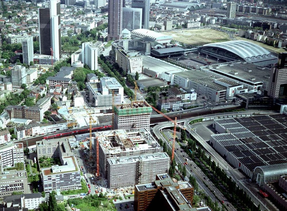 Frankfurt am Main aus der Vogelperspektive: Bauprojekt an der Theodor-Heuss-Allee in Frankfurt/Main. (Hessen). 16.Mai 2002