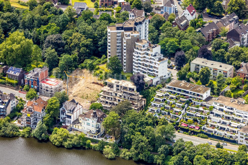 Mülheim an der Ruhr aus der Vogelperspektive: Bauruine der Baustelle zum Neubau eines Terrassenhauses - Wohngebäudes in Mülheim an der Ruhr im Bundesland Nordrhein-Westfalen, Deutschland