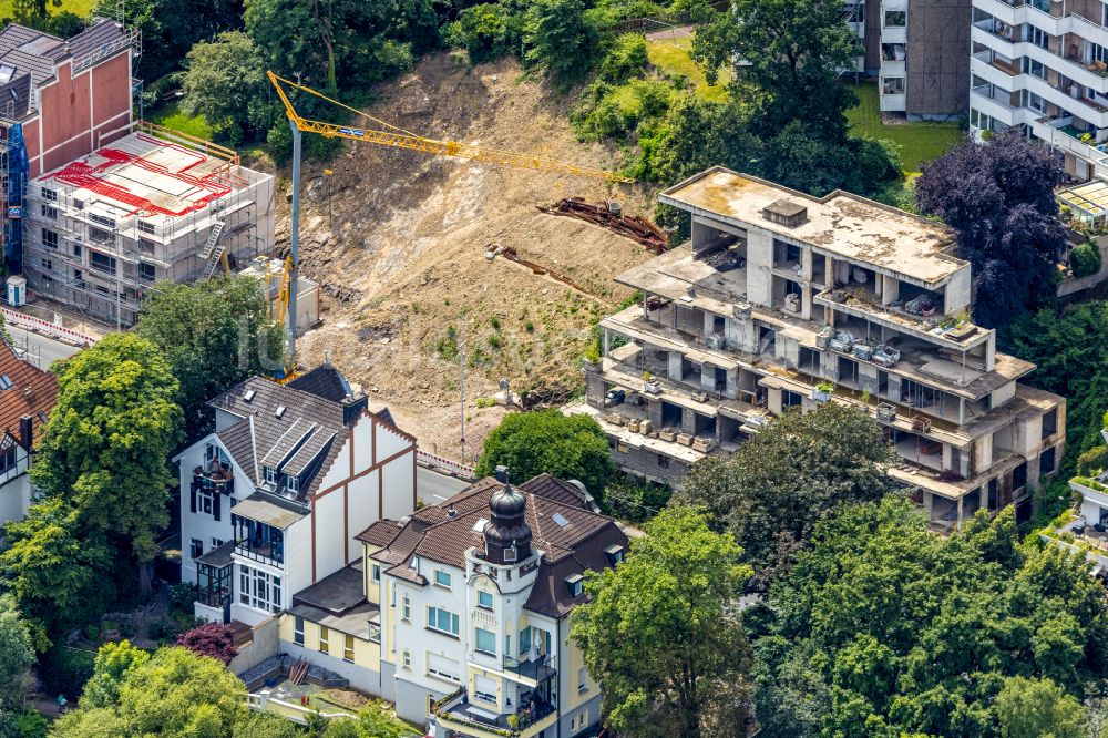 Luftbild Mülheim an der Ruhr - Bauruine der Baustelle zum Neubau eines Terrassenhauses - Wohngebäudes in Mülheim an der Ruhr im Bundesland Nordrhein-Westfalen, Deutschland