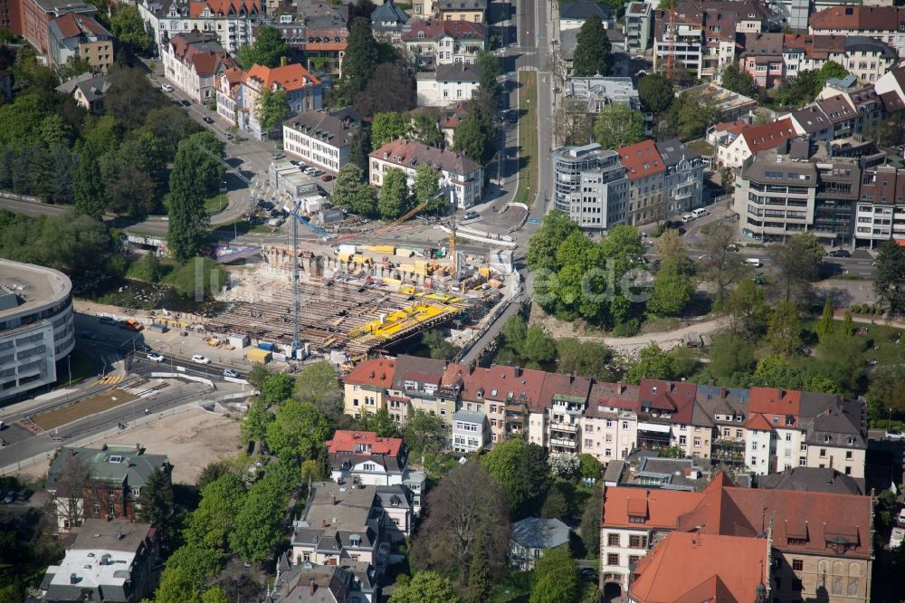 Luftaufnahme Freiburg im Breisgau - Baustelle zu Abriss und Neubau am Straßen- Brückenbauwerk der Kronenbrücke in Freiburg im Breisgau im Bundesland Baden-Württemberg