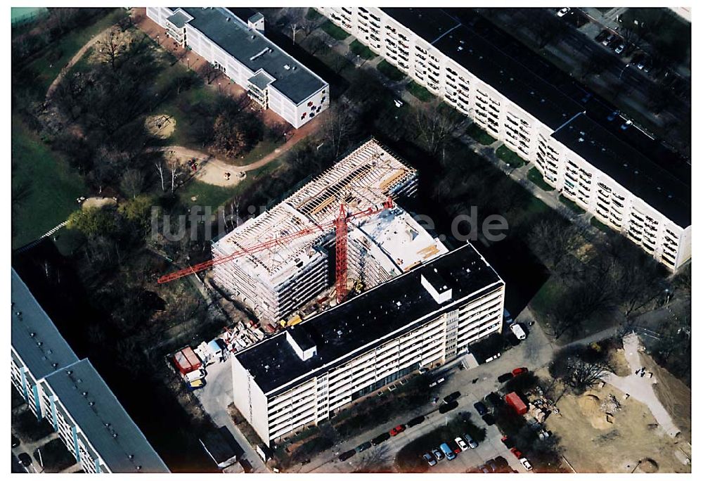 Luftaufnahme Berlin-Weißensee - Baustelle der Albert-Schweizer-Stiftung auf dem Gelände des Altenpflegeheimes an der Buschallee in Berlin Weißensee