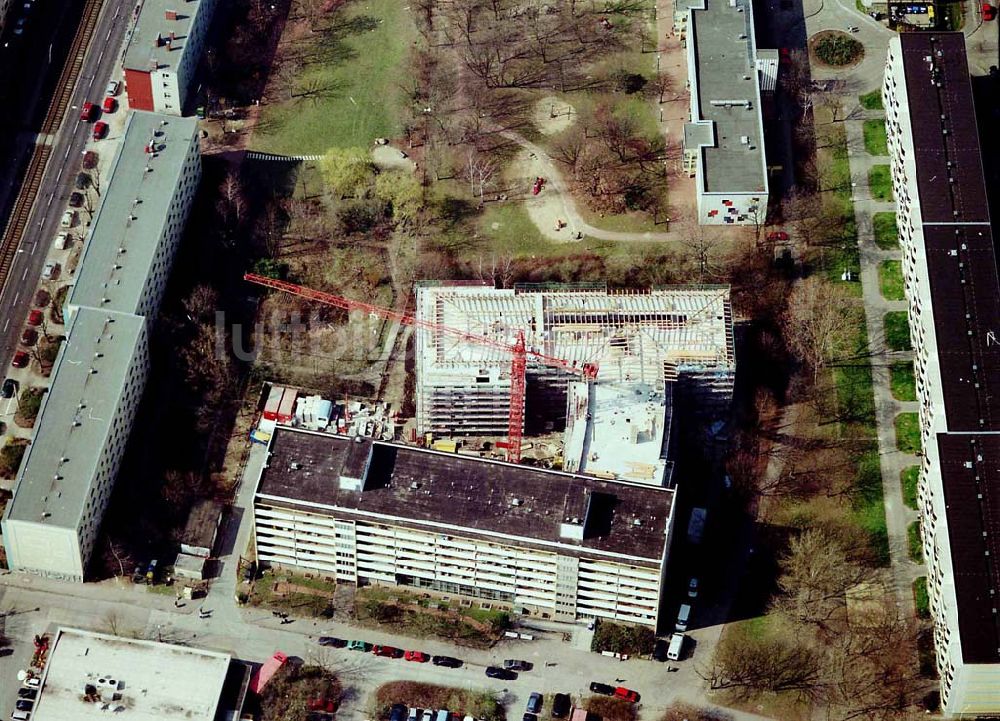 Berlin-Weißensee von oben - Baustelle der Albert-Schweizer-Stiftung auf dem Gelände des Altenpflegeheimes an der Buschallee in Berlin Weißensee