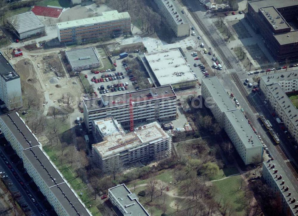 Berlin-Weißensee aus der Vogelperspektive: Baustelle der Albert-Schweizer-Stiftung auf dem Gelände des Altenpflegeheimes an der Buschallee in Berlin Weißensee