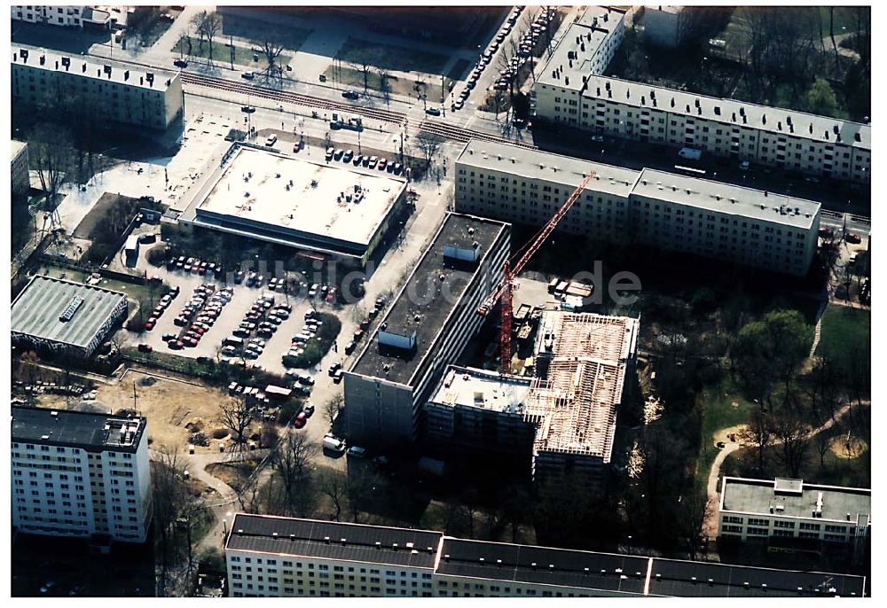 Luftbild Berlin - Baustelle der Albert-Schweizer-Stiftung auf dem Gelände des Altenpflegeheimes an der Buschallee in Berlin Weißensee