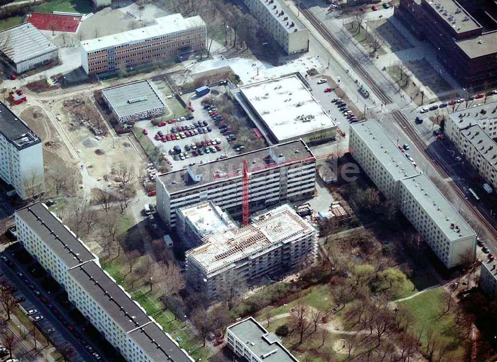 Luftaufnahme Berlin - Baustelle der Albert-Schweizer-Stiftung auf dem Gelände des Altenpflegeheimes an der Buschallee in Berlin Weißensee