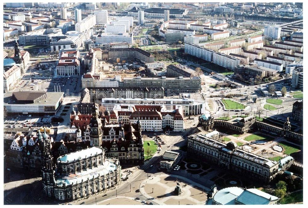 Luftbild Dresden / Sachsen - Baustelle der Altmarkt-Galerie der ECE in der Dresdner Innenstadt.