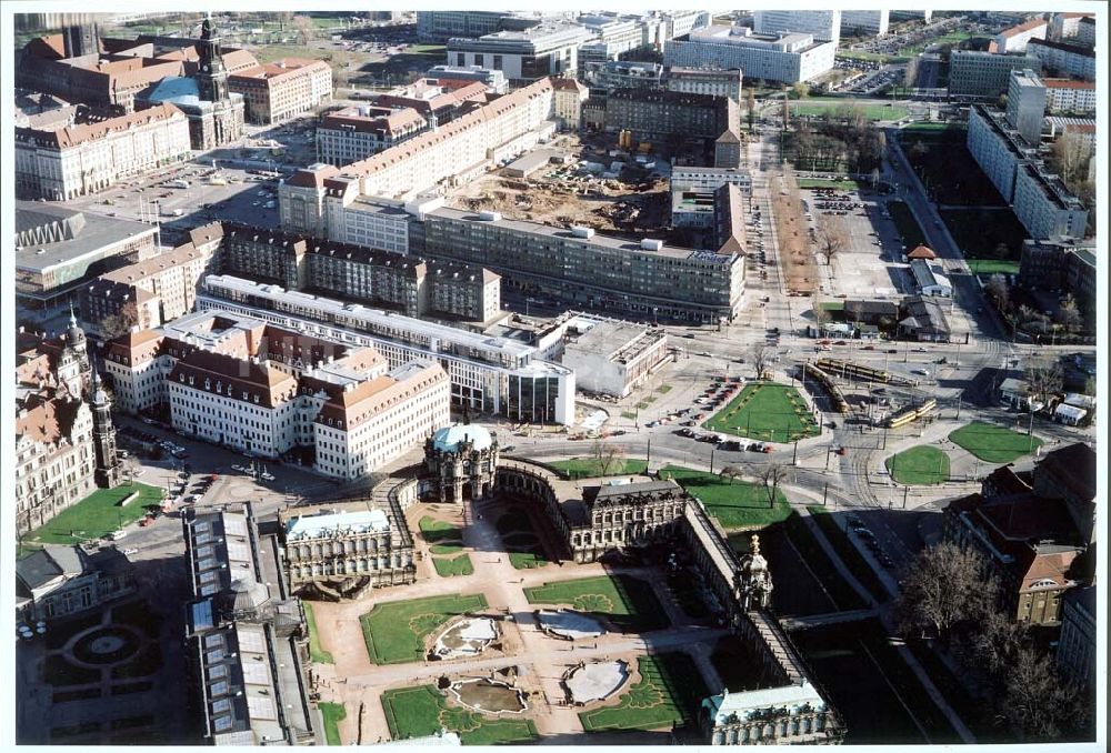 Dresden / Sachsen von oben - Baustelle der Altmarkt-Galerie der ECE in der Dresdner Innenstadt.