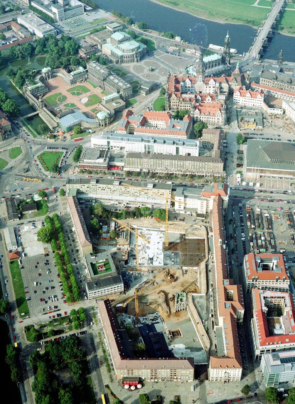 Dresden / Sachsen von oben - Baustelle der Altmarkt-Galerie der ECE in der Dresdner Innenstadt.