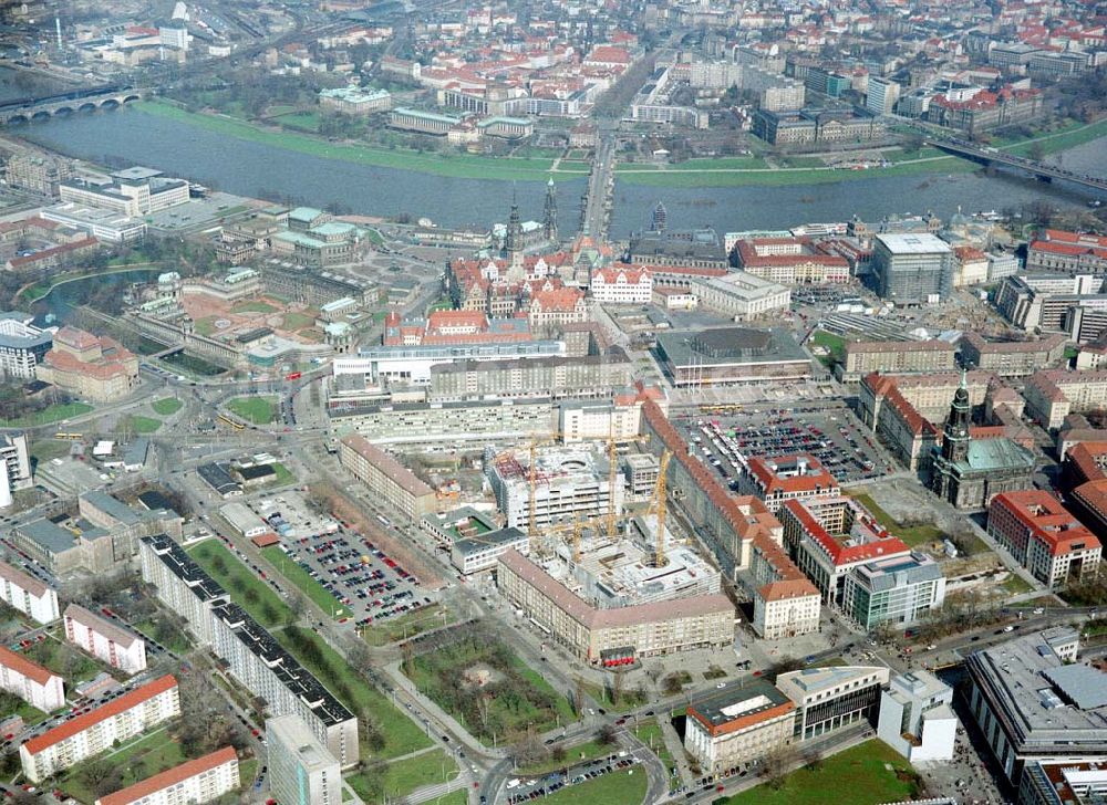 Luftaufnahme Dresden - Baustelle der Altmarkt-Galerie der ECE in der Dresdner Innenstadt.