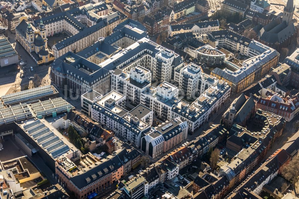 Düsseldorf aus der Vogelperspektive: Baustelle Andreas Quartier zum Umbau und Ausbau des denkmalgeschützten Altbau- Gebäudes des ehemaligen Amtsgerichtsgebäude an der Mühlenstraße in Düsseldorf im Bundesland Nordrhein-Westfalen