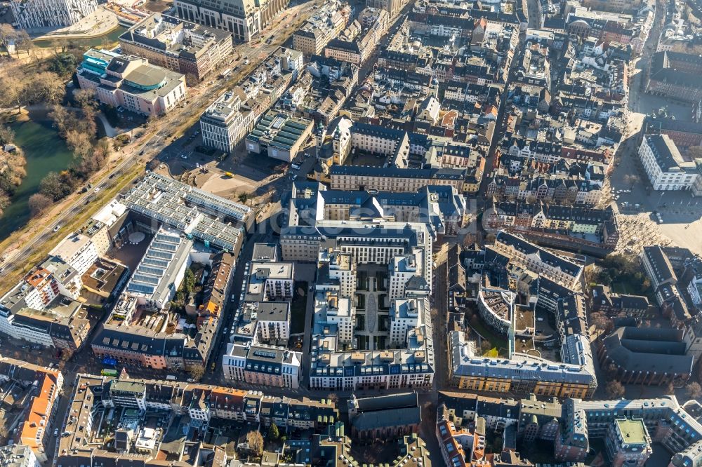 Düsseldorf aus der Vogelperspektive: Baustelle Andreas Quartier zum Umbau und Ausbau des denkmalgeschützten Altbau- Gebäudes des ehemaligen Amtsgerichtsgebäude an der Mühlenstraße in Düsseldorf im Bundesland Nordrhein-Westfalen