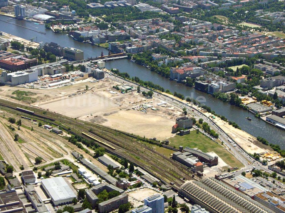 Berlin - Friedrichshain aus der Vogelperspektive: Baustelle der Anschütz Arena in Berlin-Friedrichshain