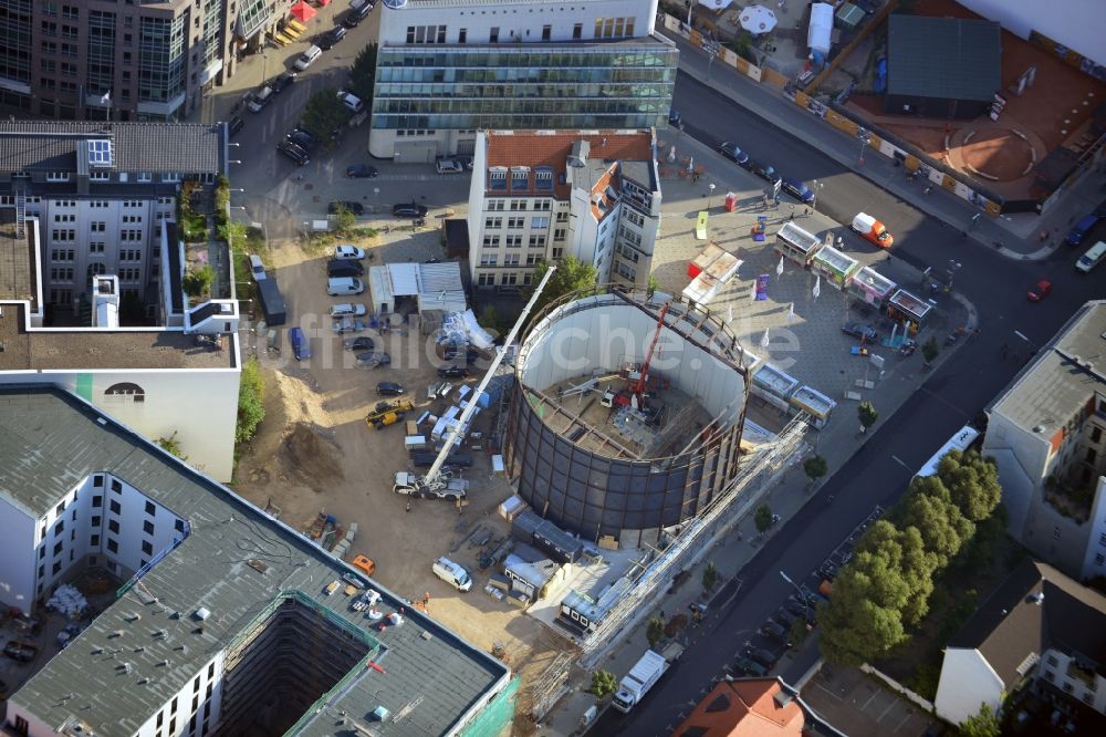 Berlin von oben - Baustelle des Asisi- Panometer Neubaus in der Friedrichstraße im Bezirk Mitte in Berlin