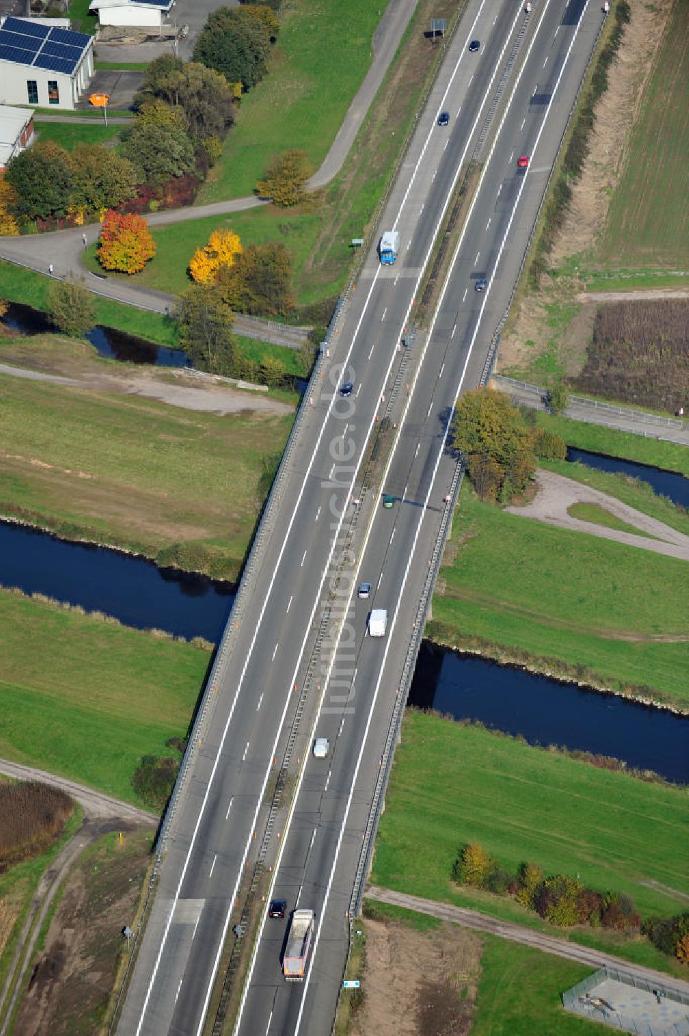 Weier aus der Vogelperspektive: Baustelle Ausbau Autobahn A 5