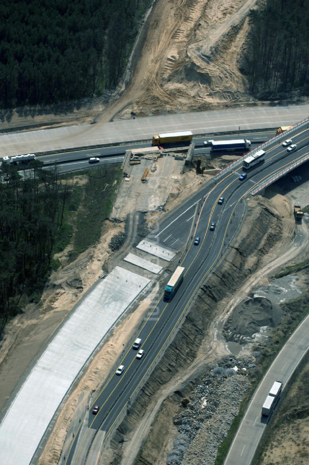 Nuthetal von oben - Baustelle vom Um- und Ausbau des Autobahndreieck Nuthetal (A 10 und A 115)