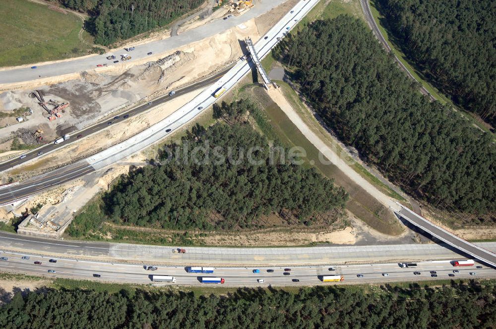 Luftaufnahme Berlin - Baustelle vom Um- und Ausbau des Autobahndreieck Nuthetal (A 10 und A 115)