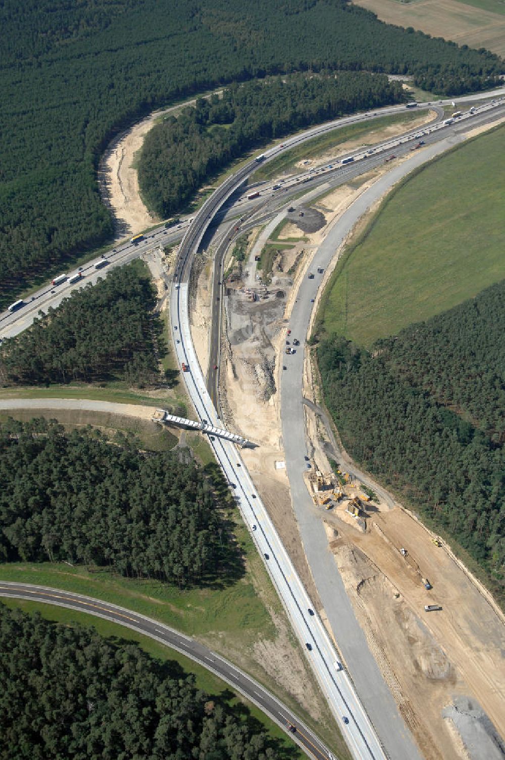 Berlin aus der Vogelperspektive: Baustelle vom Um- und Ausbau des Autobahndreieck Nuthetal (A 10 und A 115)