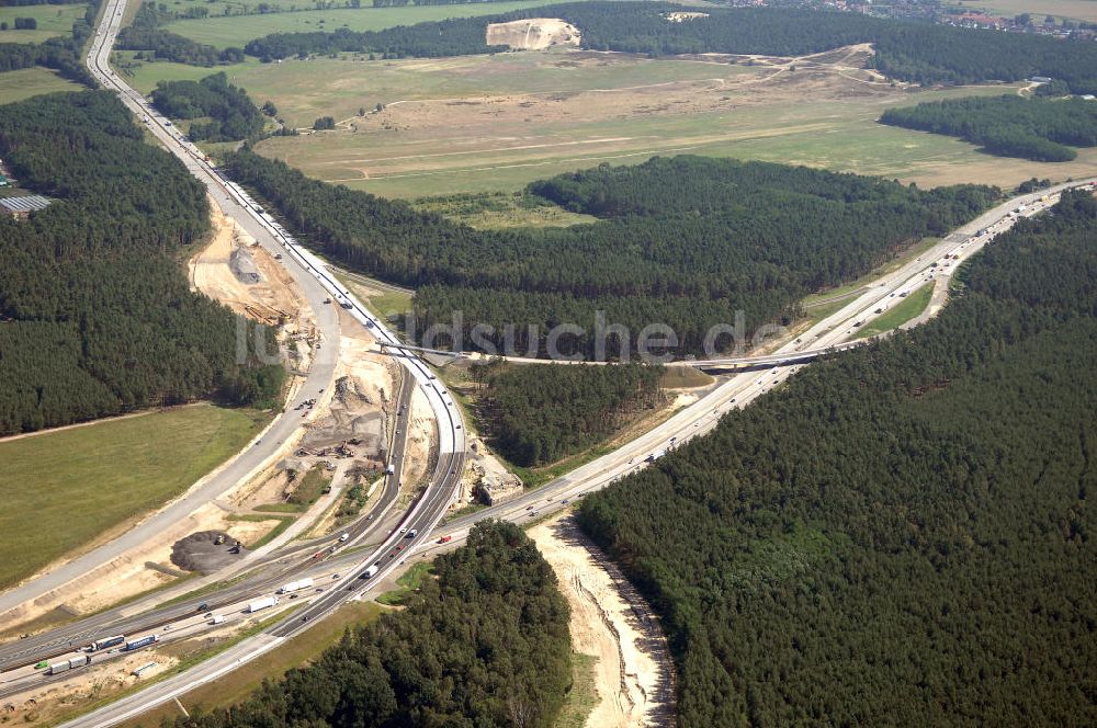 Luftbild Berlin - Baustelle vom Um- und Ausbau des Autobahndreieck Nuthetal (A 10 und A 115)