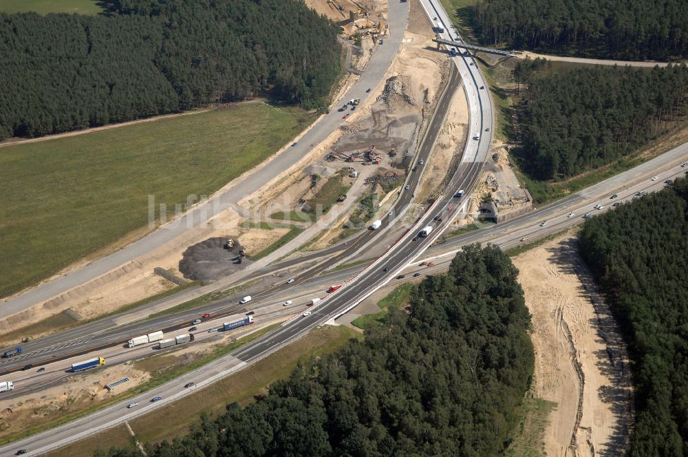 Luftaufnahme Berlin - Baustelle vom Um- und Ausbau des Autobahndreieck Nuthetal (A 10 und A 115)