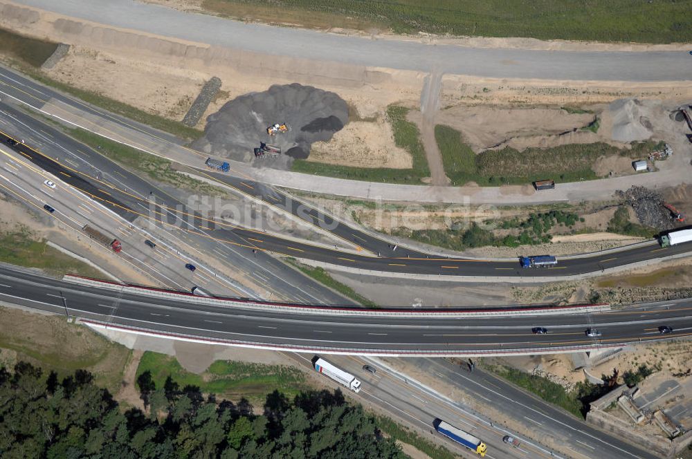 Luftbild Berlin - Baustelle vom Um- und Ausbau des Autobahndreieck Nuthetal (A 10 und A 115)