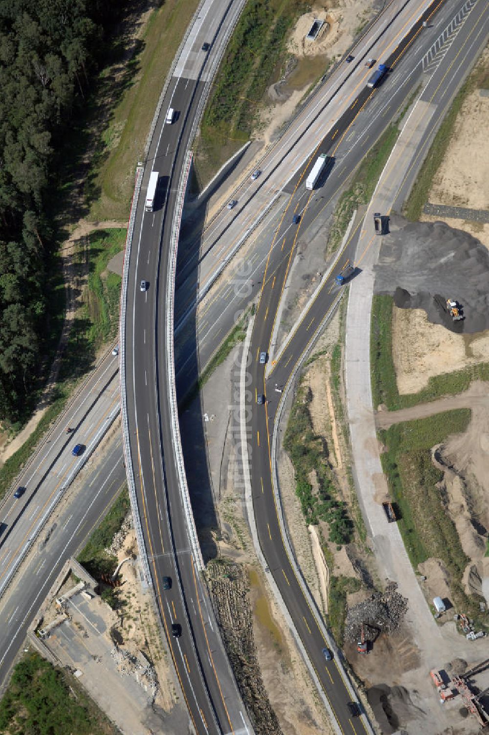 Luftaufnahme Berlin - Baustelle vom Um- und Ausbau des Autobahndreieck Nuthetal (A 10 und A 115)