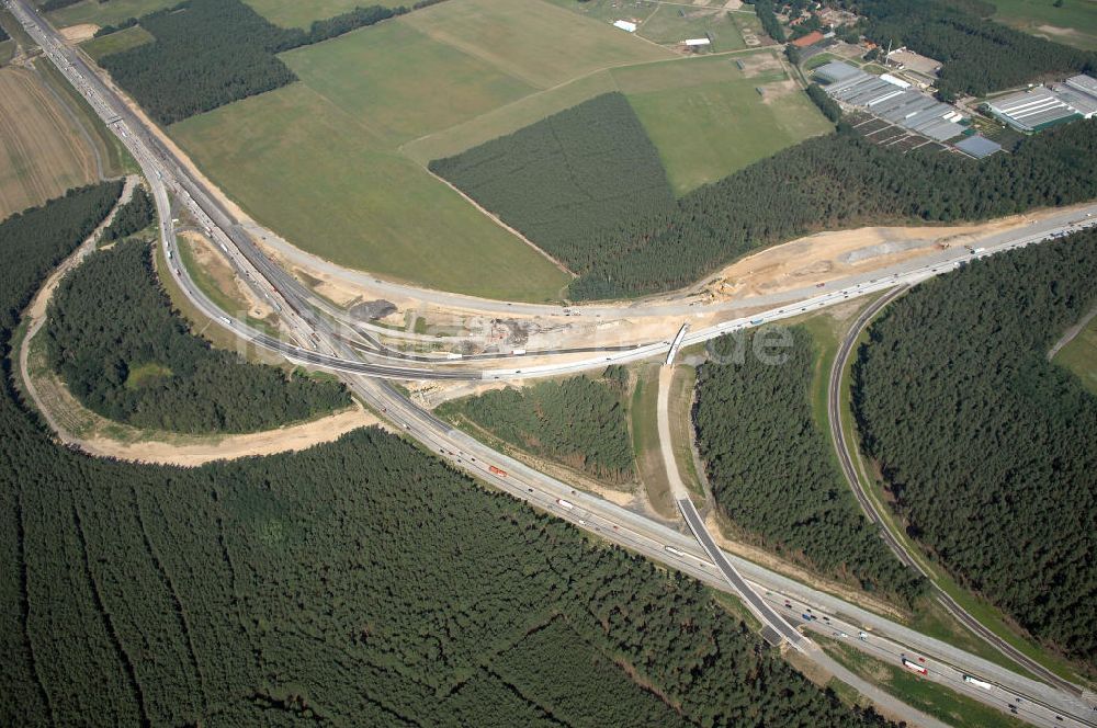 Luftbild Berlin - Baustelle vom Um- und Ausbau des Autobahndreieck Nuthetal (A 10 und A 115)