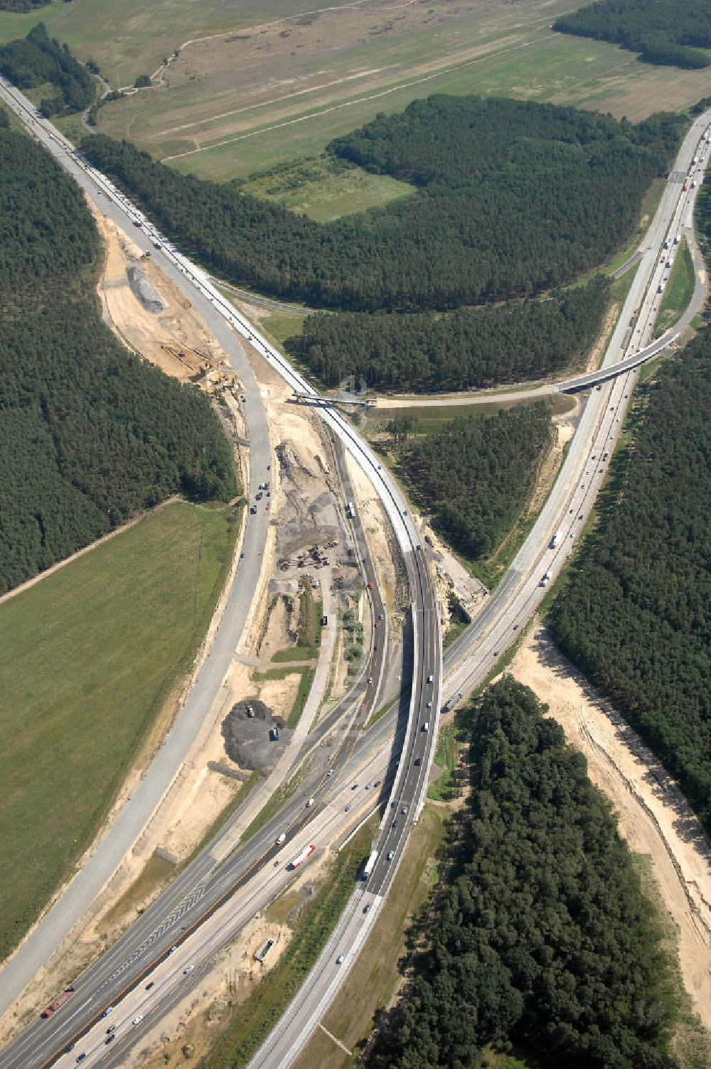 Luftaufnahme Berlin - Baustelle vom Um- und Ausbau des Autobahndreieck Nuthetal (A 10 und A 115)