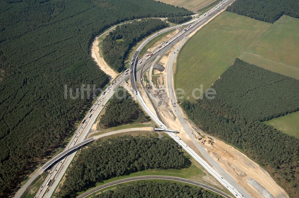 Luftaufnahme Berlin - Baustelle vom Um- und Ausbau des Autobahndreieck Nuthetal (A 10 und A 115)