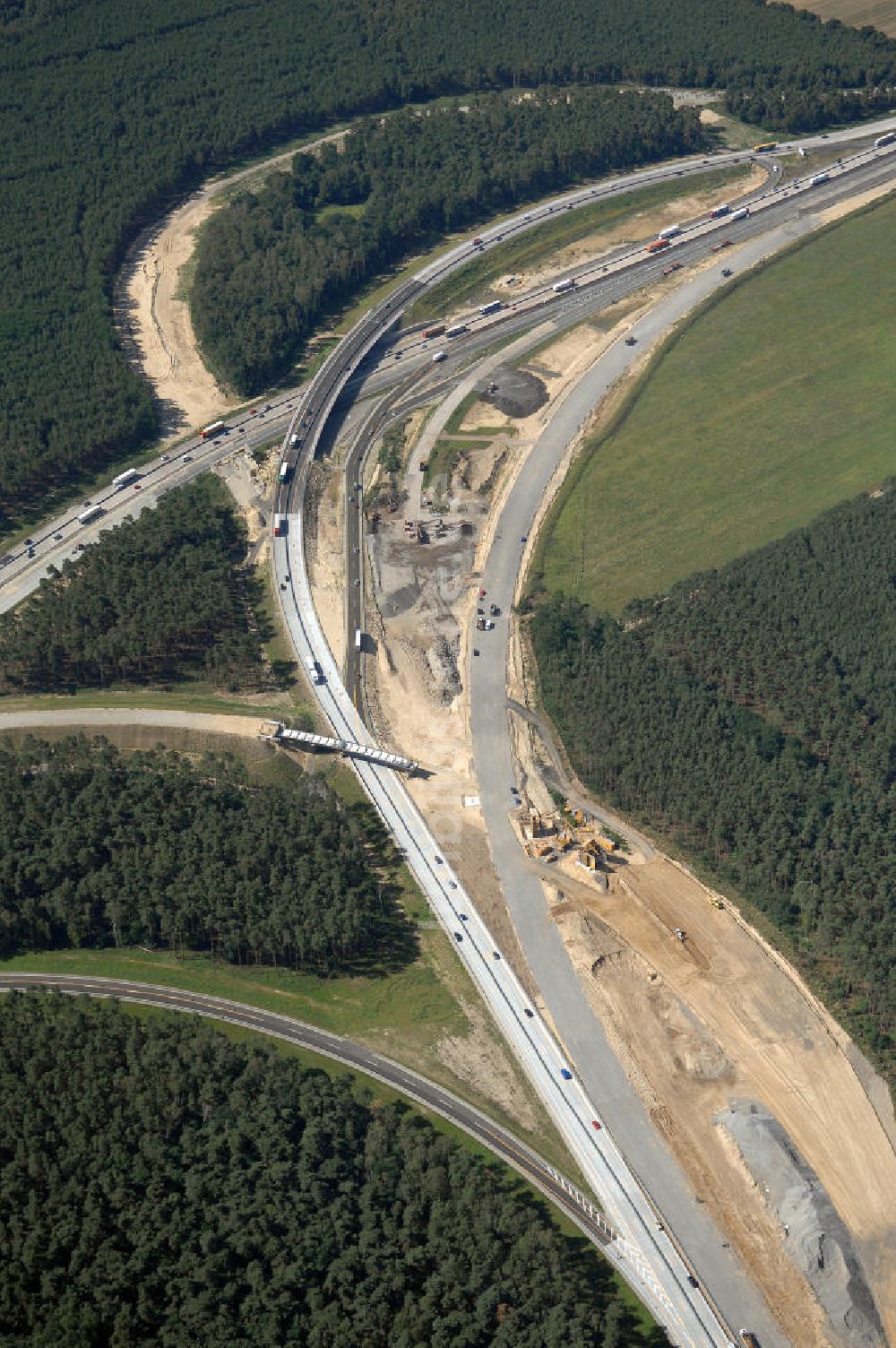 Berlin von oben - Baustelle vom Um- und Ausbau des Autobahndreieck Nuthetal (A 10 und A 115)