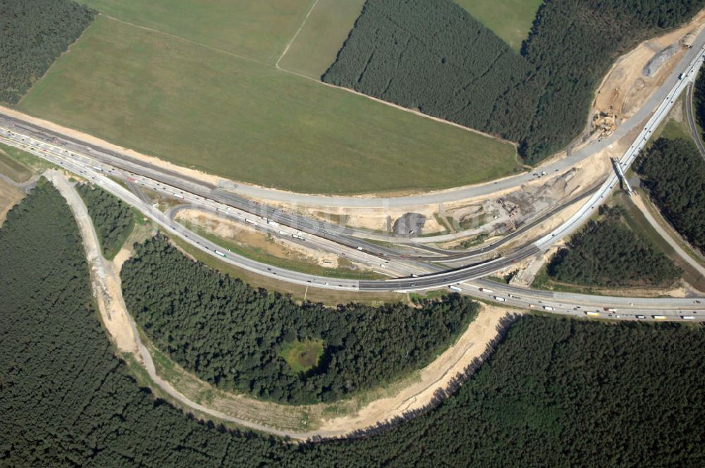 Luftbild Berlin - Baustelle vom Um- und Ausbau des Autobahndreieck Nuthetal (A 10 und A 115)