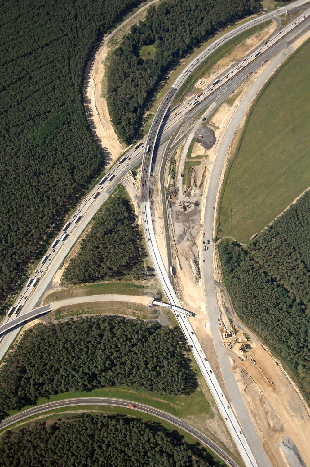 Berlin aus der Vogelperspektive: Baustelle vom Um- und Ausbau des Autobahndreieck Nuthetal (A 10 und A 115)