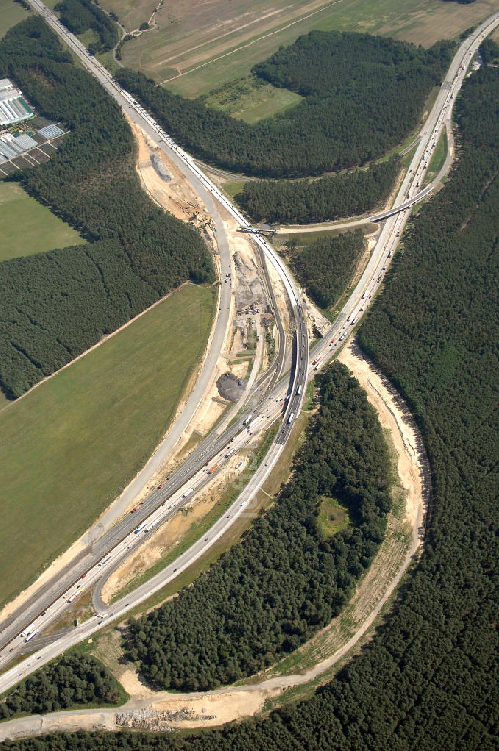 Luftbild Berlin - Baustelle vom Um- und Ausbau des Autobahndreieck Nuthetal (A 10 und A 115)