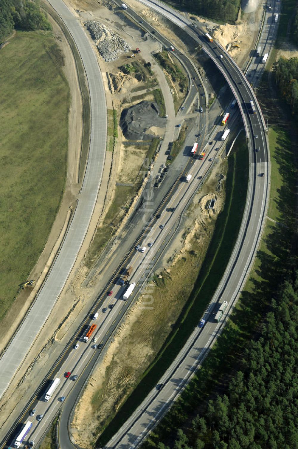 Nuthetal von oben - Baustelle vom Um- und Ausbau des Autobahndreieck Nuthetal (A 10 und A 115)