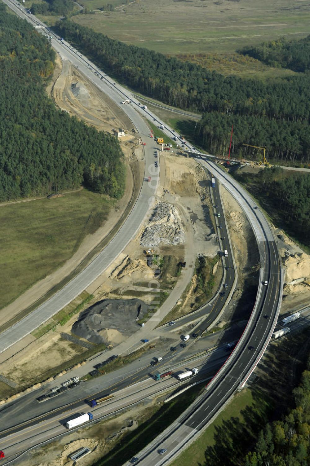 Nuthetal aus der Vogelperspektive: Baustelle vom Um- und Ausbau des Autobahndreieck Nuthetal (A 10 und A 115)