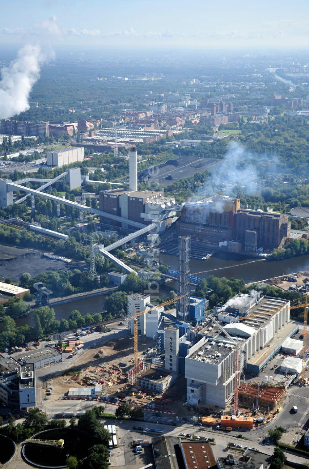 Berlin Spandau aus der Vogelperspektive: Baustelle der Ausbaufläche der Müllverbrennungsanlage Ruhleben der Berliner Stadtreinigung (BSR) in Berlin-Spandau