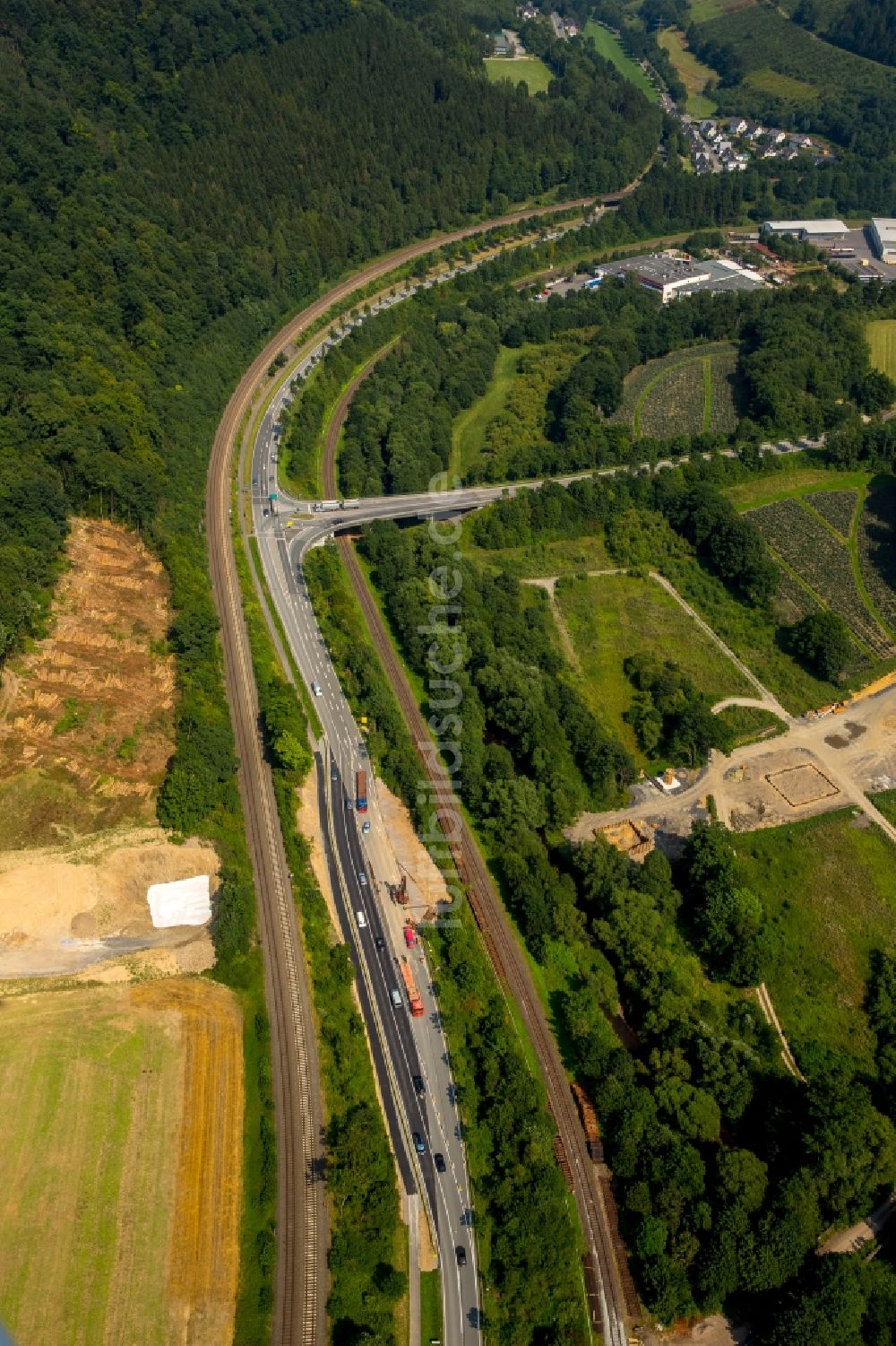 Bestwig von oben - Baustelle am Autobahn- Brückenbauwerk der BAB A46 bei Bestwig im Sauerland im Bundesland Nordrhein-Westfalen