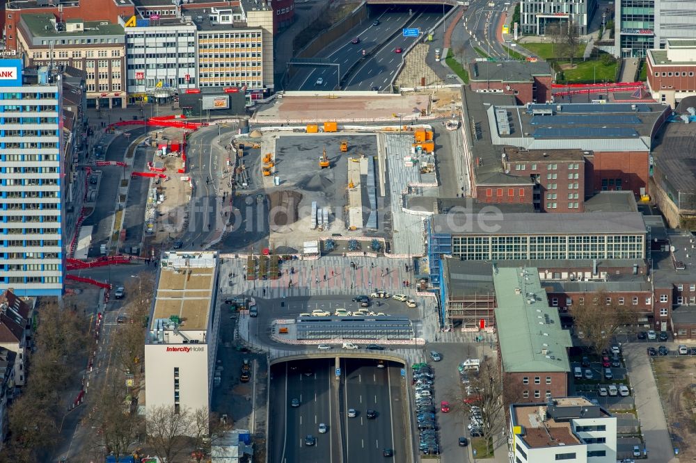 Luftaufnahme Duisburg - Baustelle am Autobahn- Brückenbauwerk der BAB A57 über die Landfermannstraße im Ortsteil Duisburg Mitte in Duisburg im Bundesland Nordrhein-Westfalen