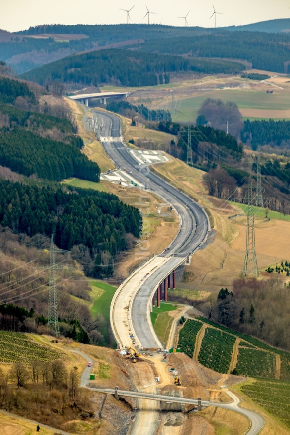 Bestwig von oben - Baustelle am Autobahn- Brückenbauwerk der BAB A46 in Bestwig im Bundesland Nordrhein-Westfalen, Deutschland