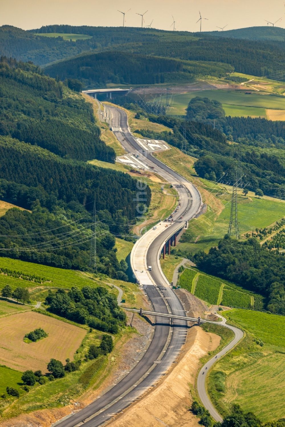 Bestwig aus der Vogelperspektive: Baustelle am Autobahn- Brückenbauwerk der BAB A46 in Bestwig im Bundesland Nordrhein-Westfalen, Deutschland